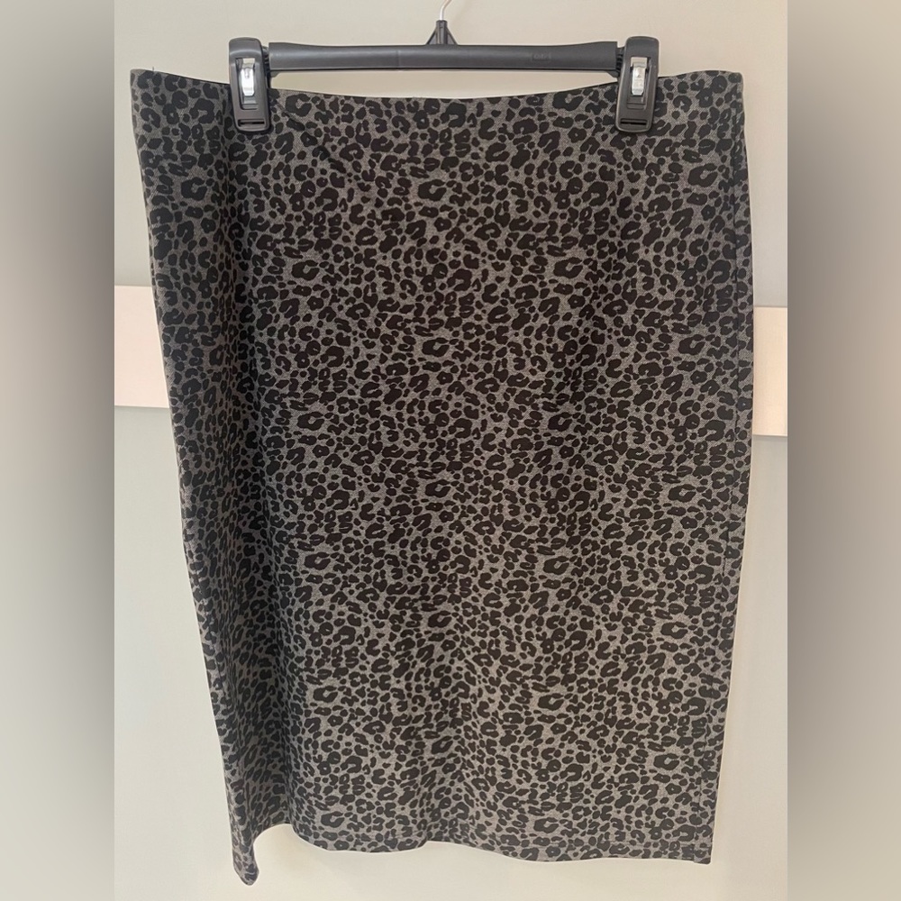 Loft size large tall black grey leopard print pull on pencil skirt.